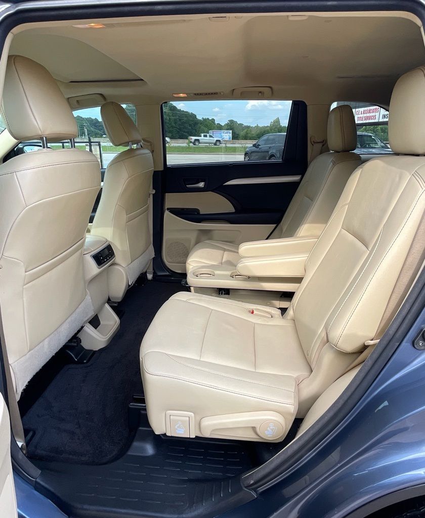 2016 Toyota Highlander XLE V6 Blue at Gullo Toyota