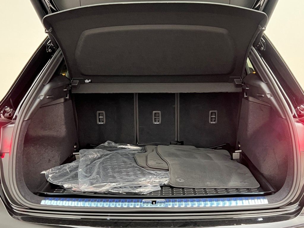 Thumbnail: 2025 Audi Q3 - 10