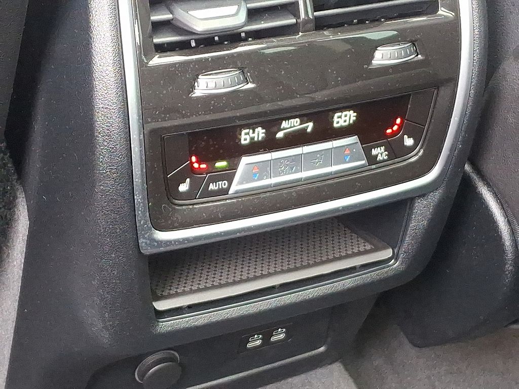 2022 BMW X7 xDrive40i 14