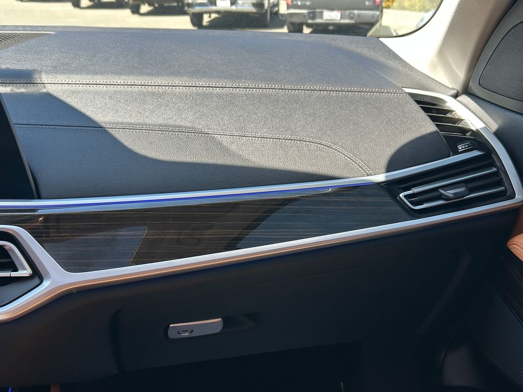 Thumbnail: 2021 BMW X7 - 25