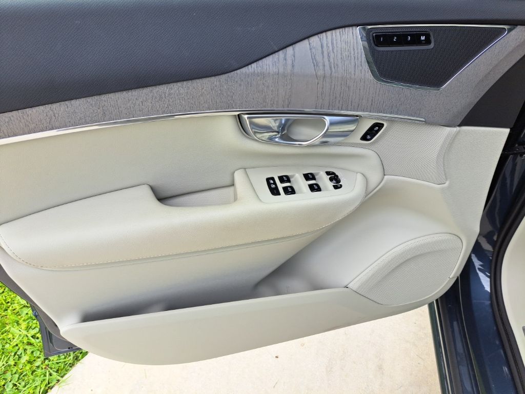 2025 Volvo XC90 Plus - Photo 15