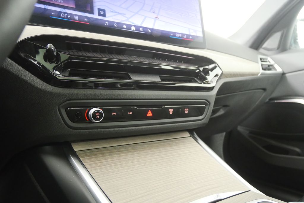 Thumbnail: 2025 BMW 3 Series - 23