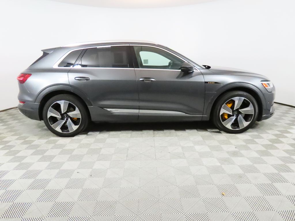 Thumbnail: 2019 Audi e-tron - 6