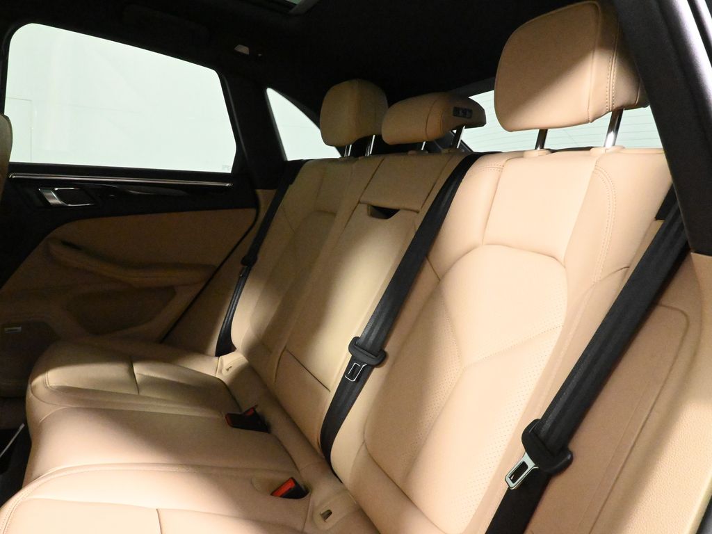Thumbnail: 2025 Porsche Macan - 17