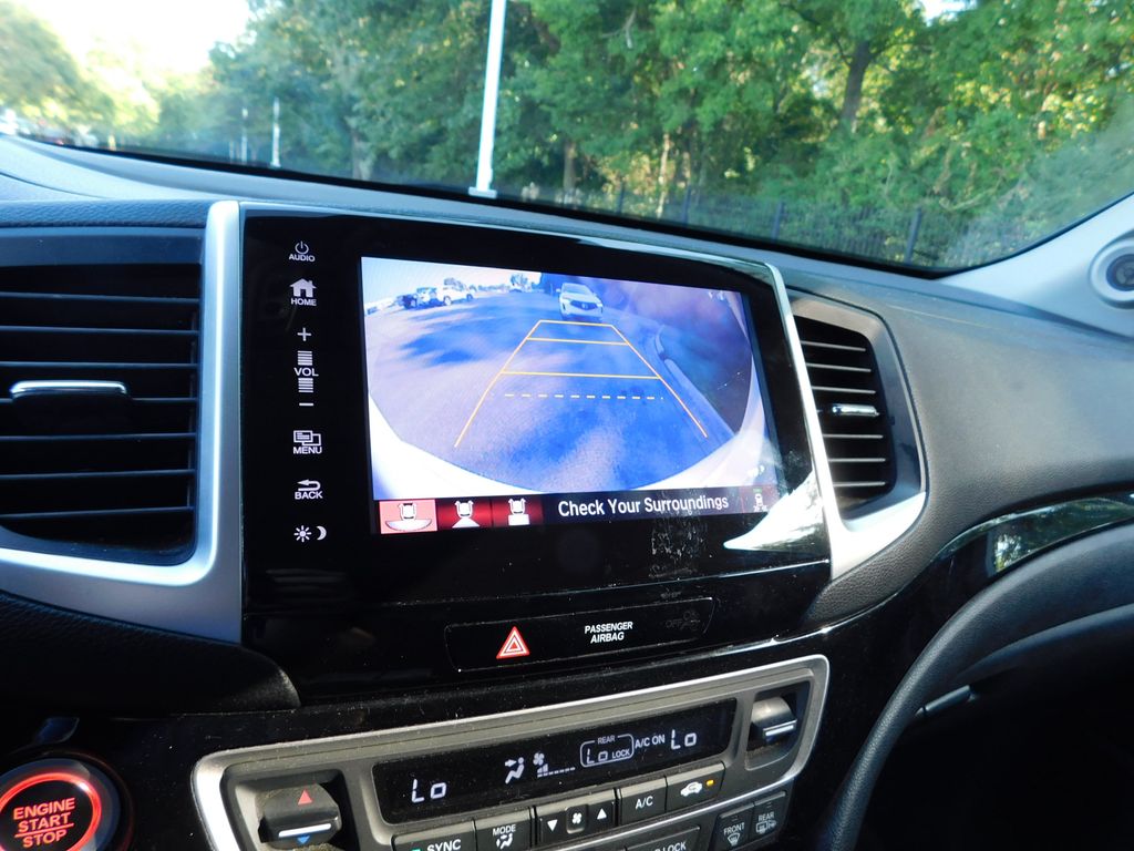 Thumbnail: 2017 Honda Pilot - 11
