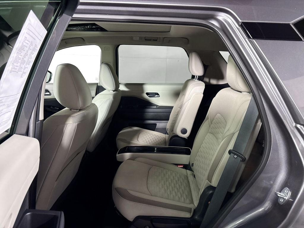 2022 Nissan Pathfinder SV