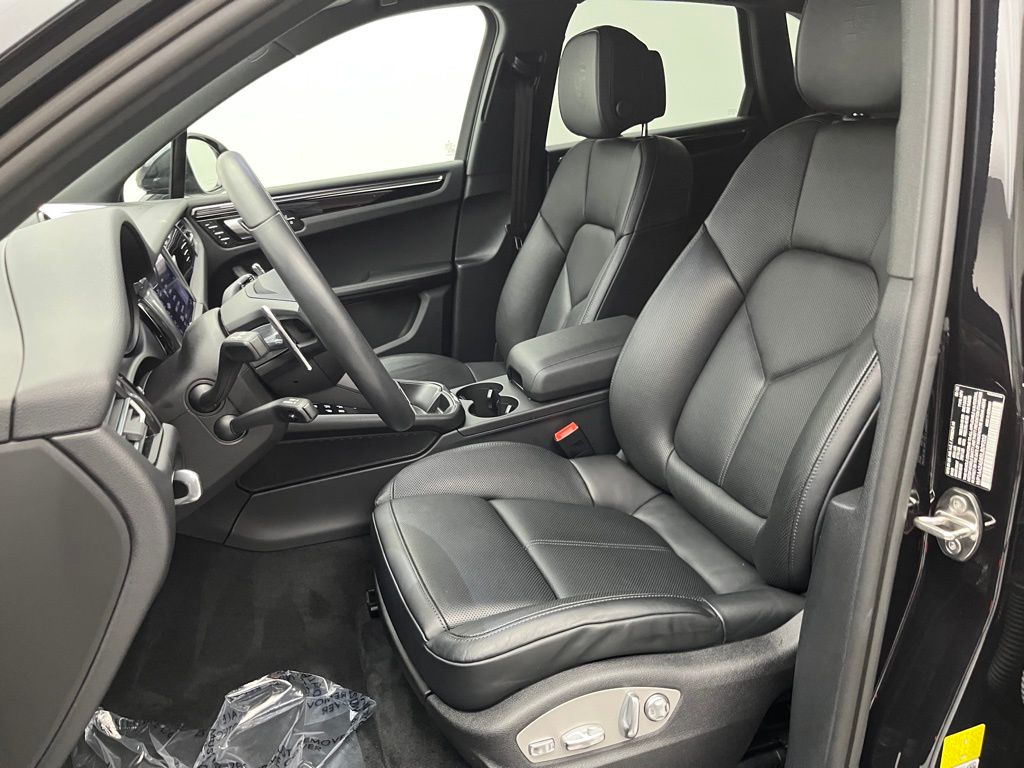 Thumbnail: 2025 Porsche Macan - 5