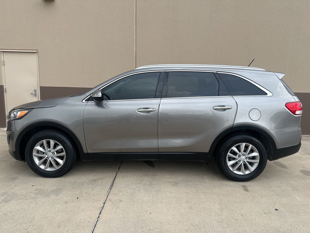 Thumbnail: 2017 Kia Sorento - 7