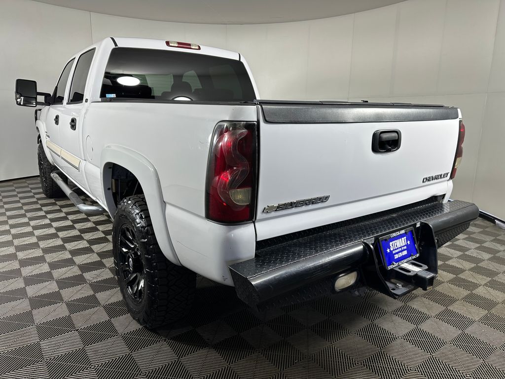 2004 Chevrolet Silverado 2500HD LS - Image 3