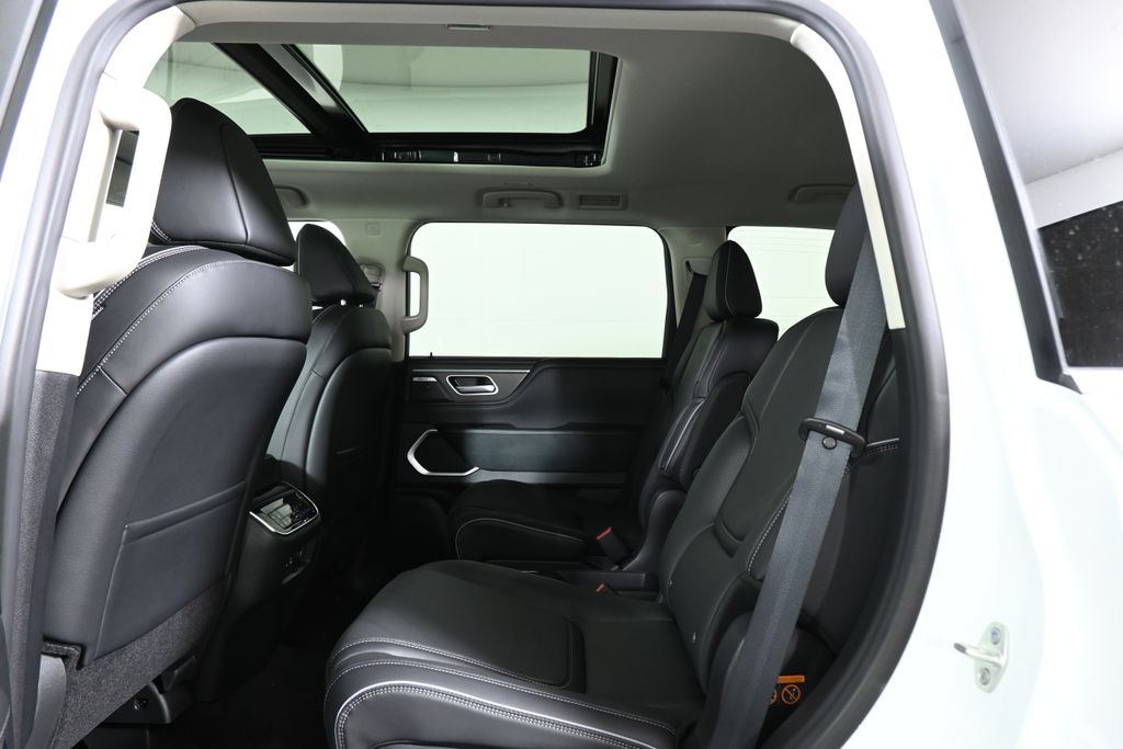 Thumbnail: 2026 INFINITI QX80 - 28