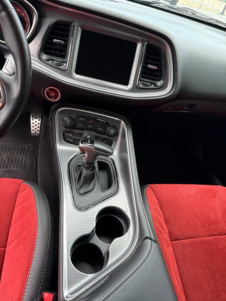 2016 Dodge Challenger — photo 11
