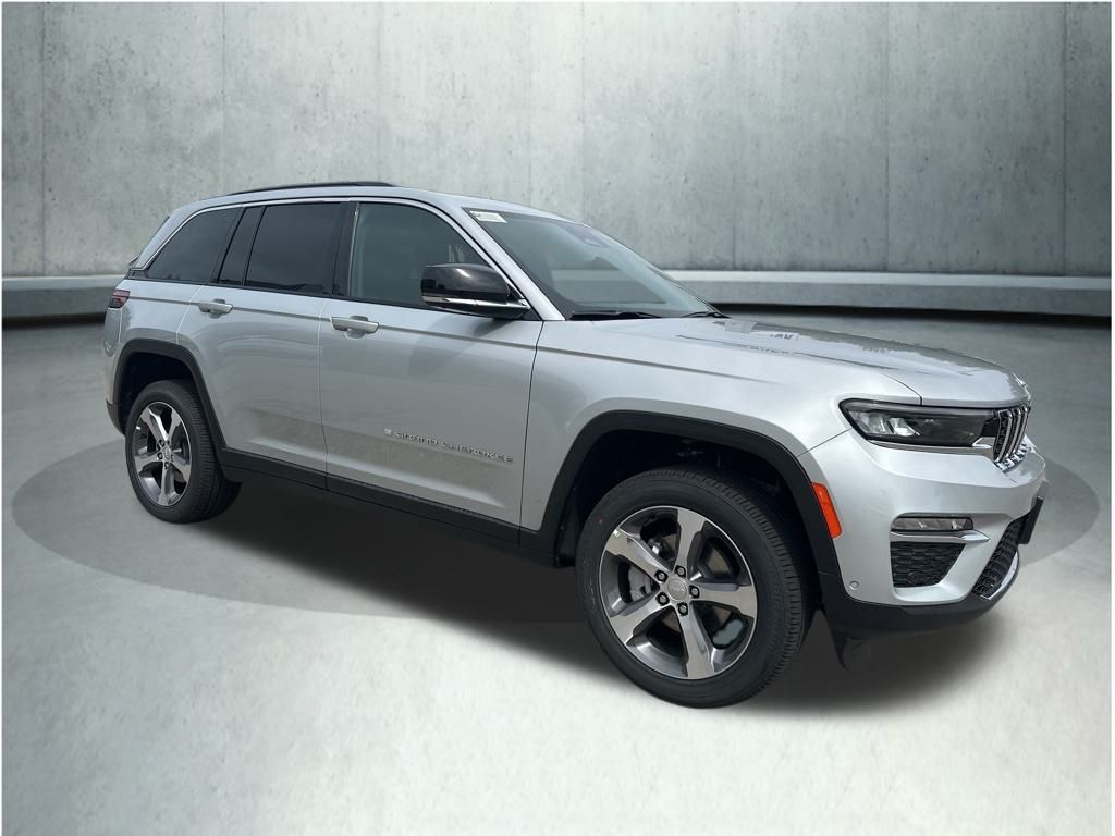 2025 Jeep Grand Cherokee Limited photo 3