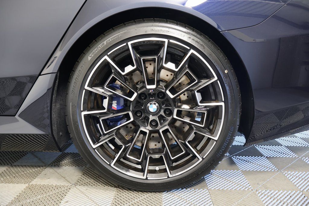 Thumbnail: 2026 BMW M5 - 10