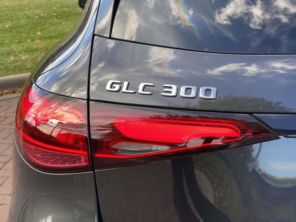 Thumbnail: 2025 Mercedes-Benz GLC - 8