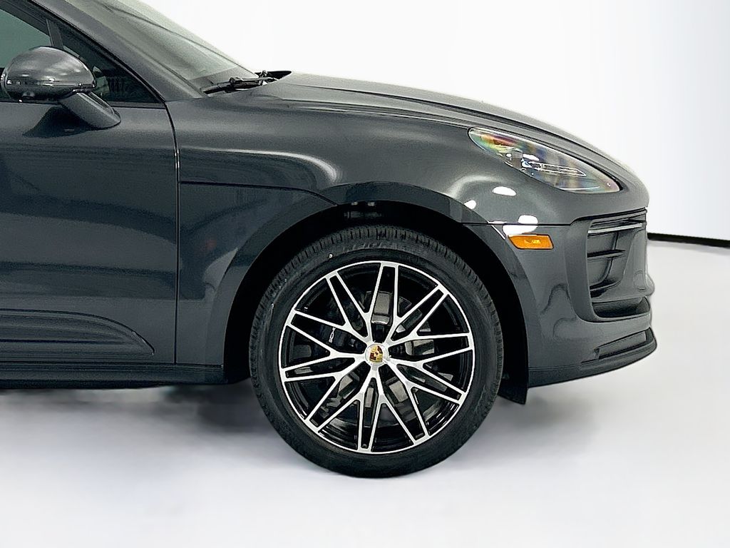Thumbnail: 2026 Porsche Macan - 11