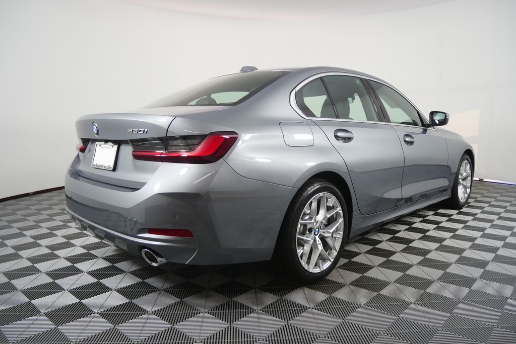 Thumbnail: 2025 BMW 3 Series - 3