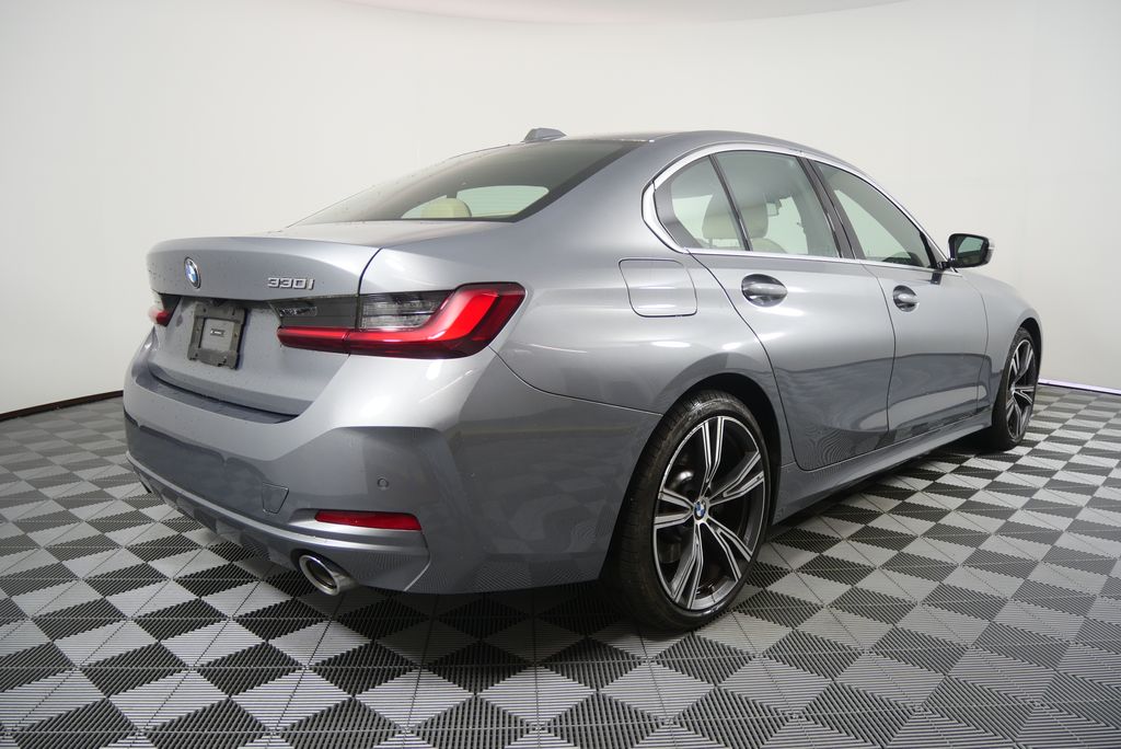 Thumbnail: 2024 BMW 3 Series - 3