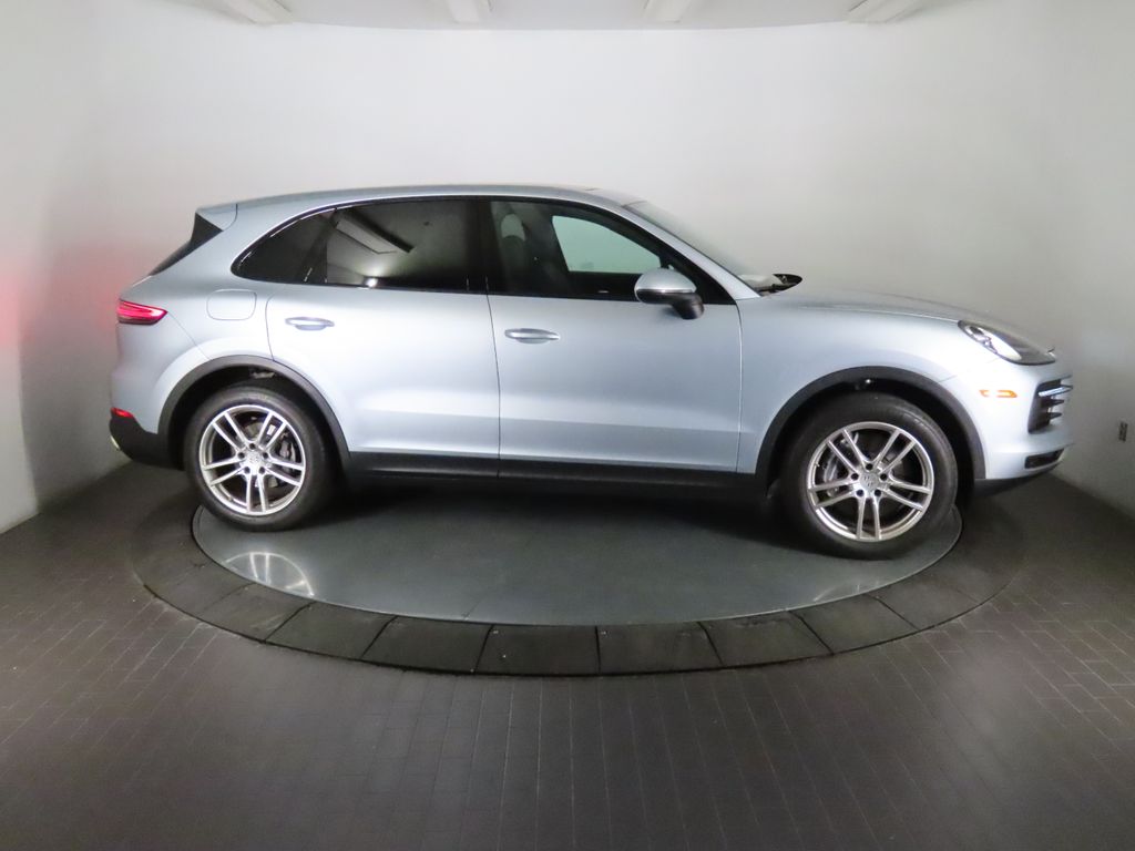 Thumbnail: 2023 Porsche Cayenne - 8