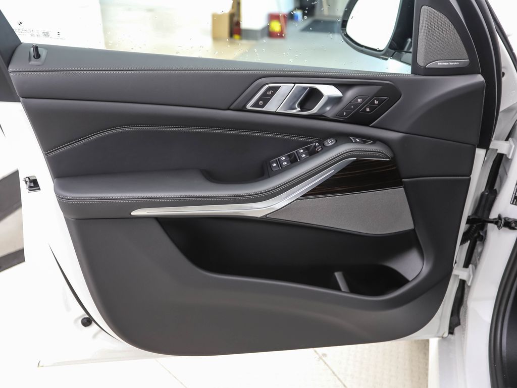 Thumbnail: 2026 BMW X5 - 9