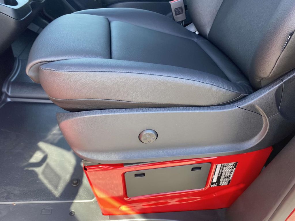 Thumbnail: 2025 Mercedes-Benz Sprinter - 19