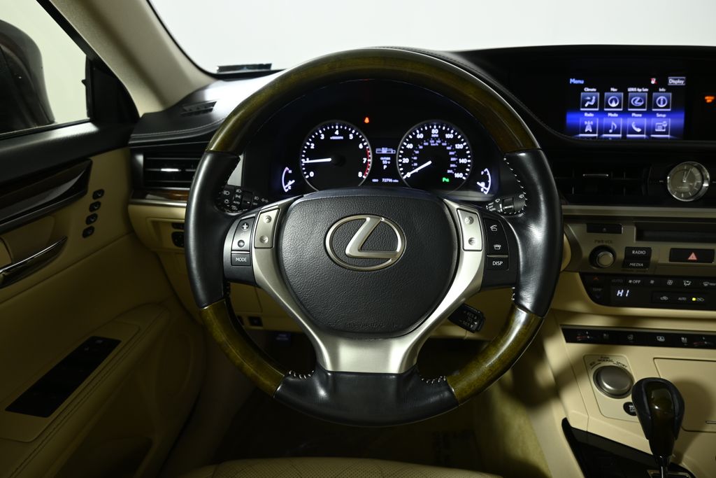 Thumbnail: 2015 Lexus ES - 18