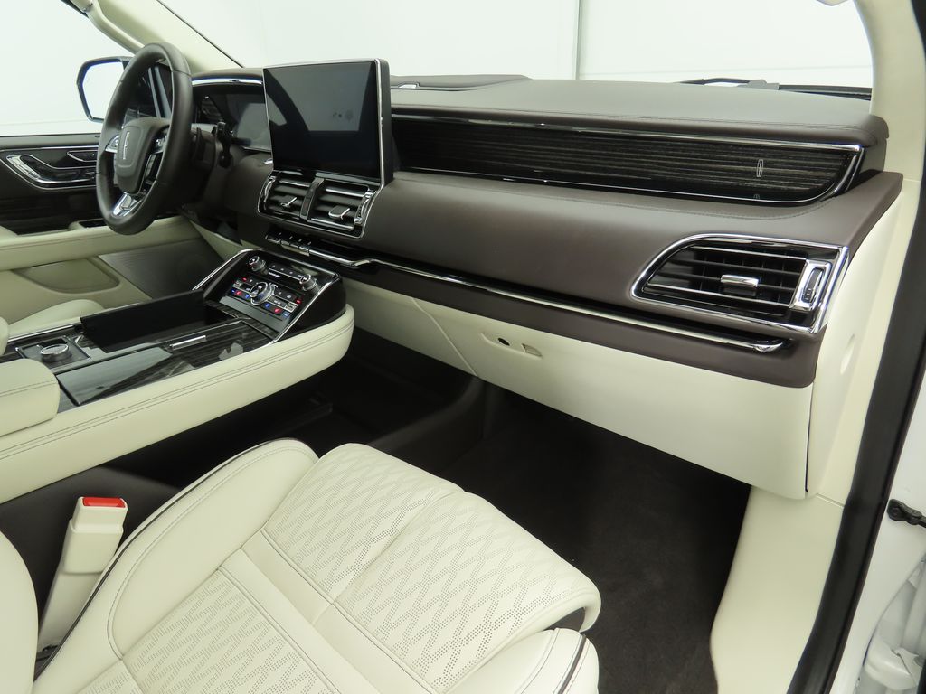 2024 Lincoln Navigator Black Label 18