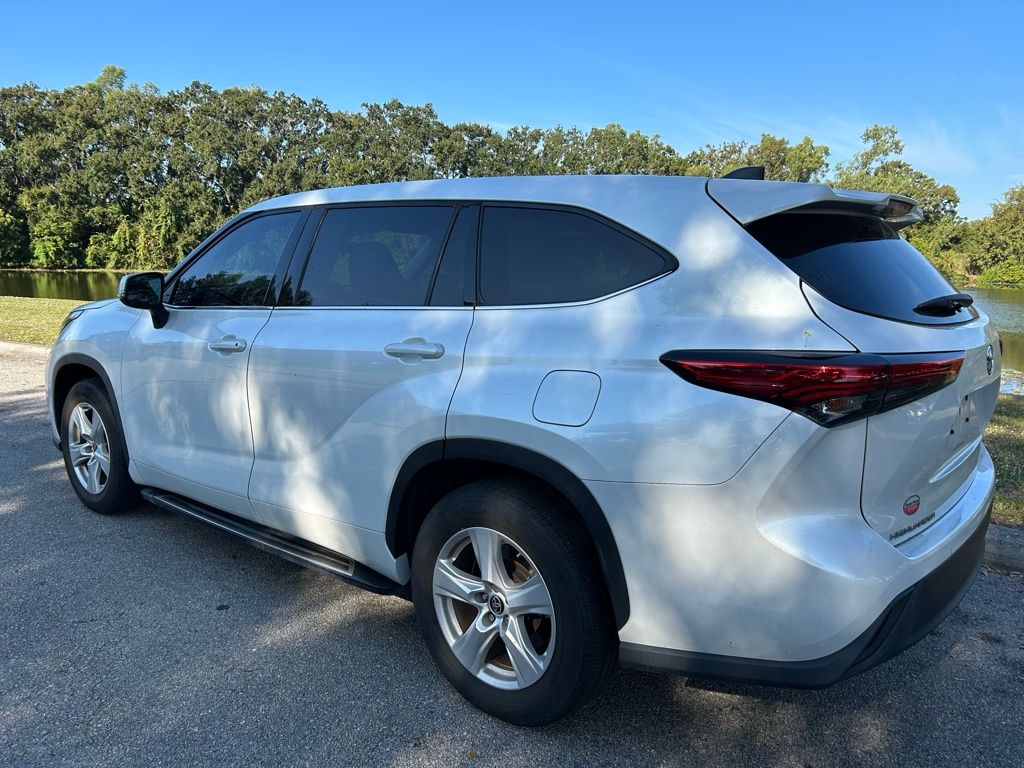 Thumbnail: 2022 Toyota Highlander - 3