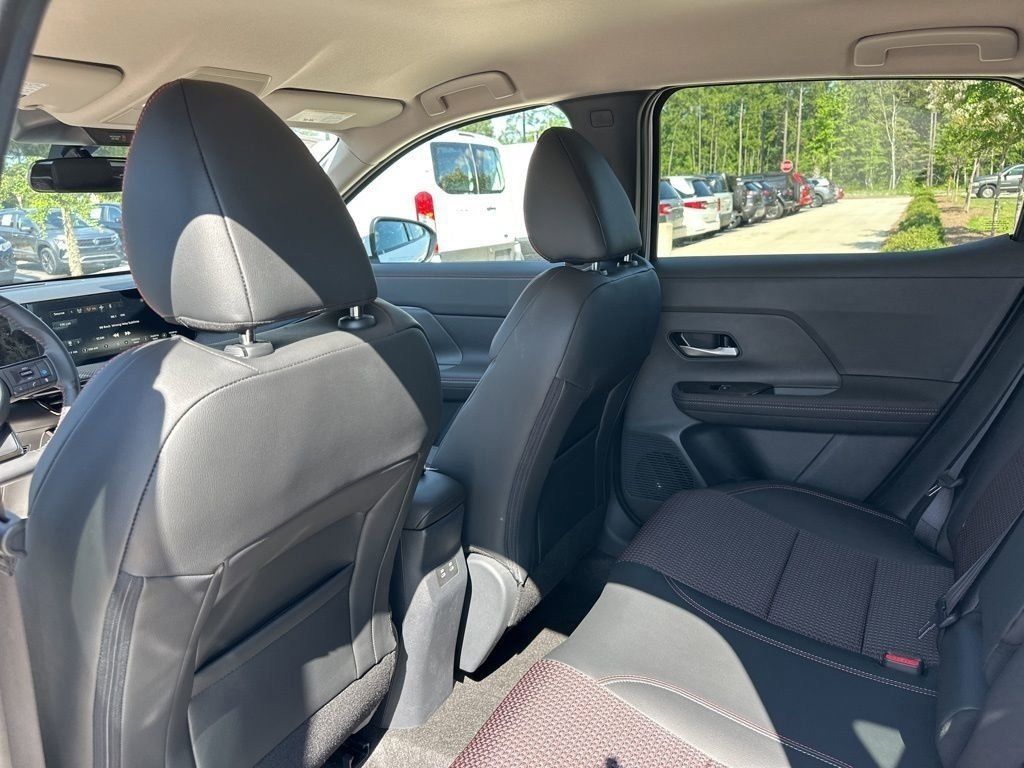 2025 Aspen White Tricoat Nissan Kicks SR FWD SUV