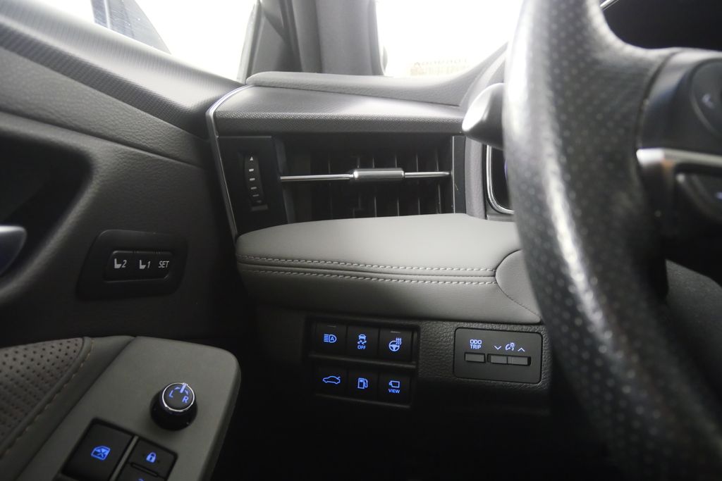 Thumbnail: 2019 Toyota Avalon - 18