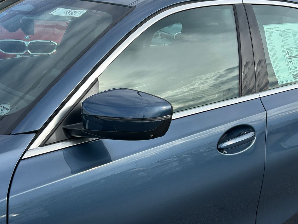 Thumbnail: 2026 BMW 3 Series - 10