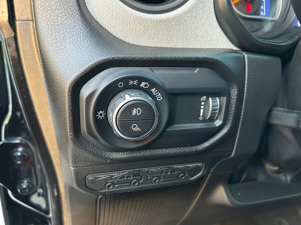 Thumbnail: 2024 Jeep Gladiator - 16