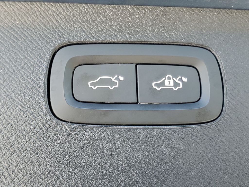 used 2021 Volvo XC90 car, priced at $24,995