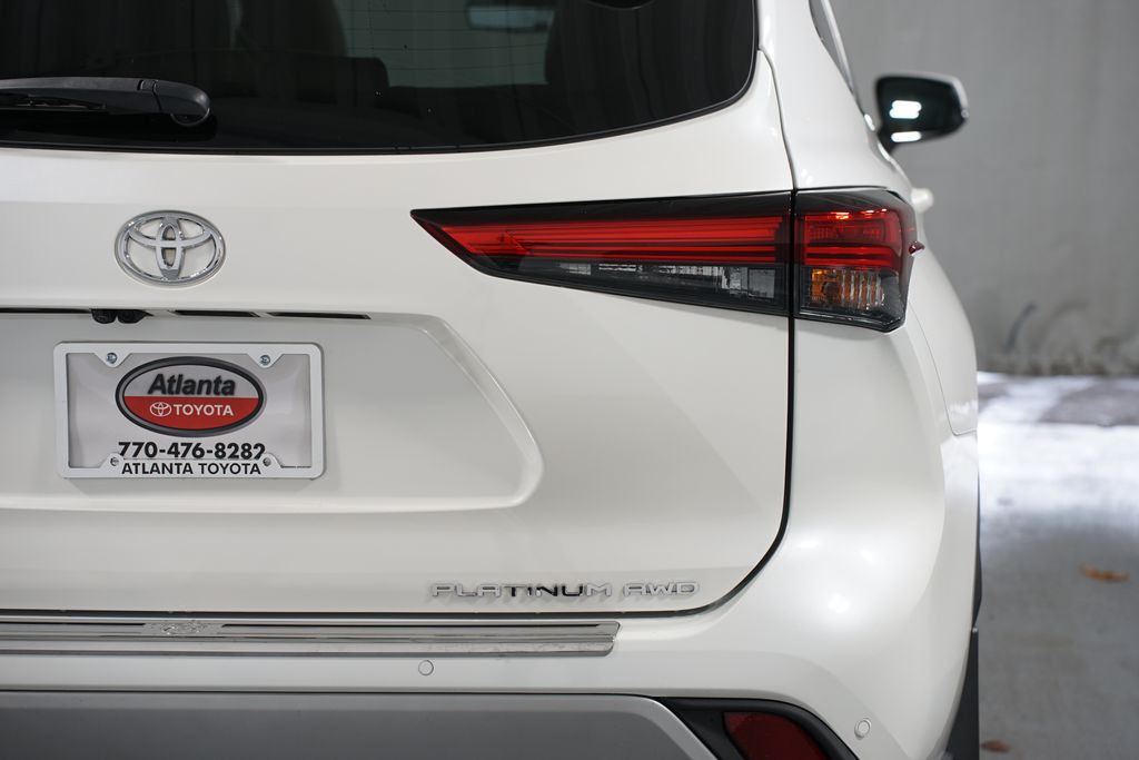 Thumbnail: 2021 Toyota Highlander - 10