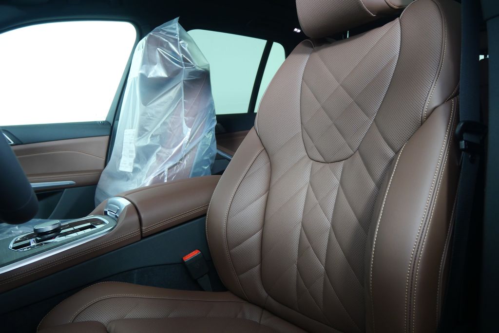 Thumbnail: 2026 BMW X5 - 10