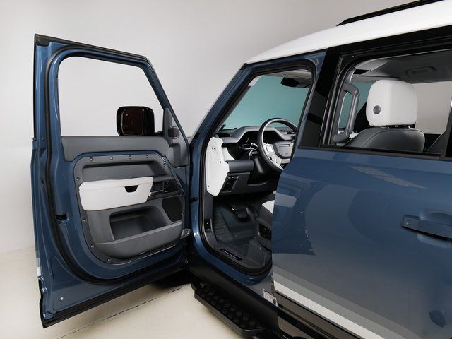 Used 2025 Blue Land Rover S image 26
