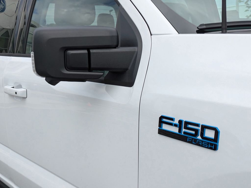 2025 Ford F-150 Lightning Flash