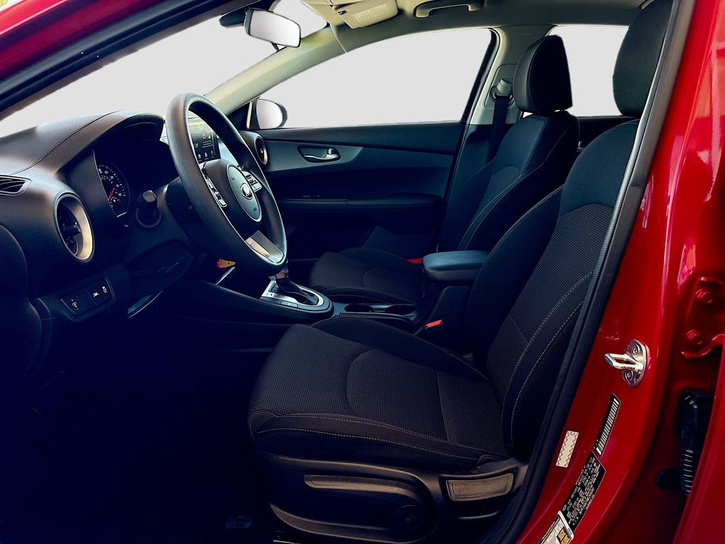 Thumbnail: 2021 Kia Forte - 18