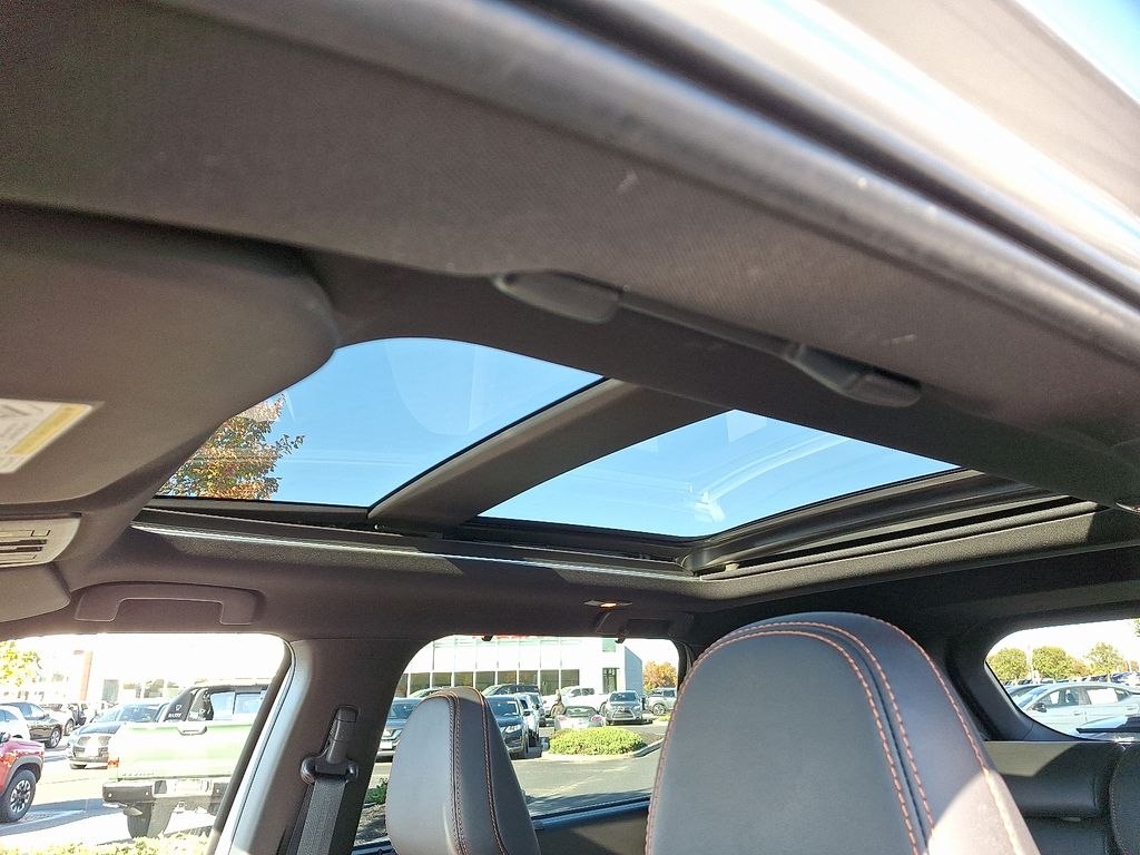 Thumbnail: 2022 Mitsubishi Outlander - 15