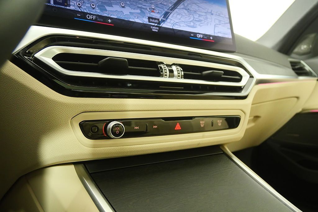 Thumbnail: 2024 BMW 3 Series - 27