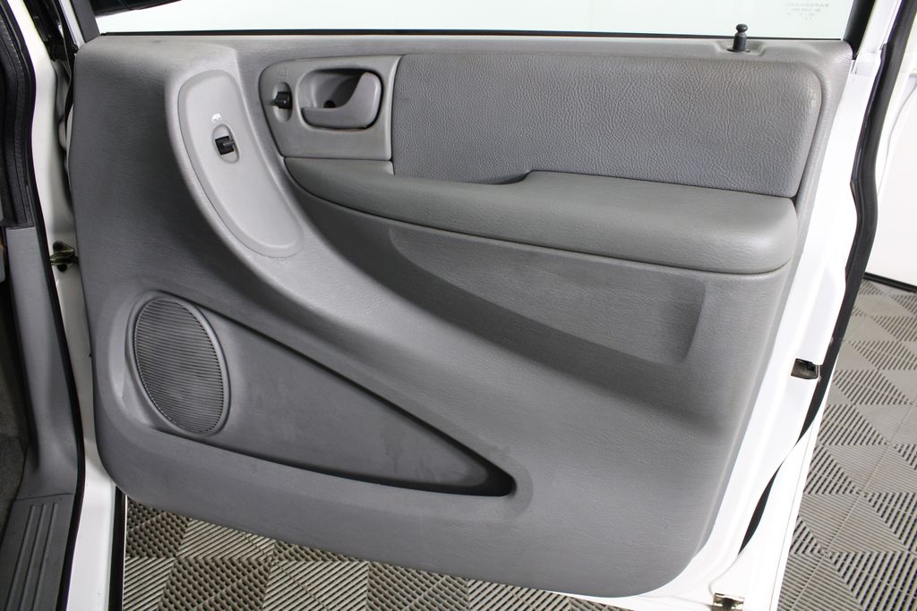 Used 2006 Chrysler Town & Country for sale in 