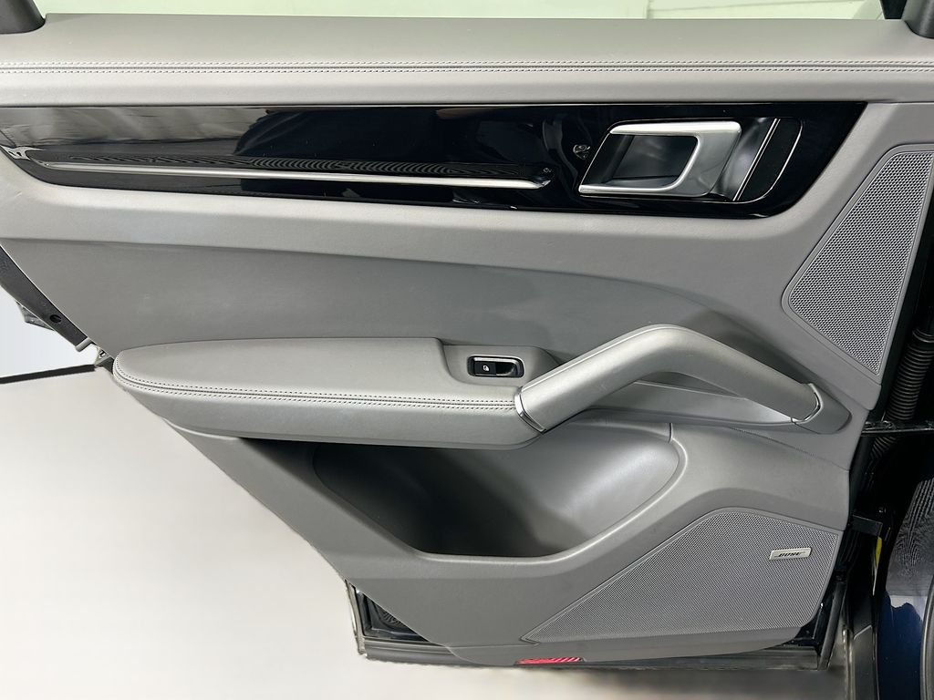 Thumbnail: 2022 Porsche  - 27