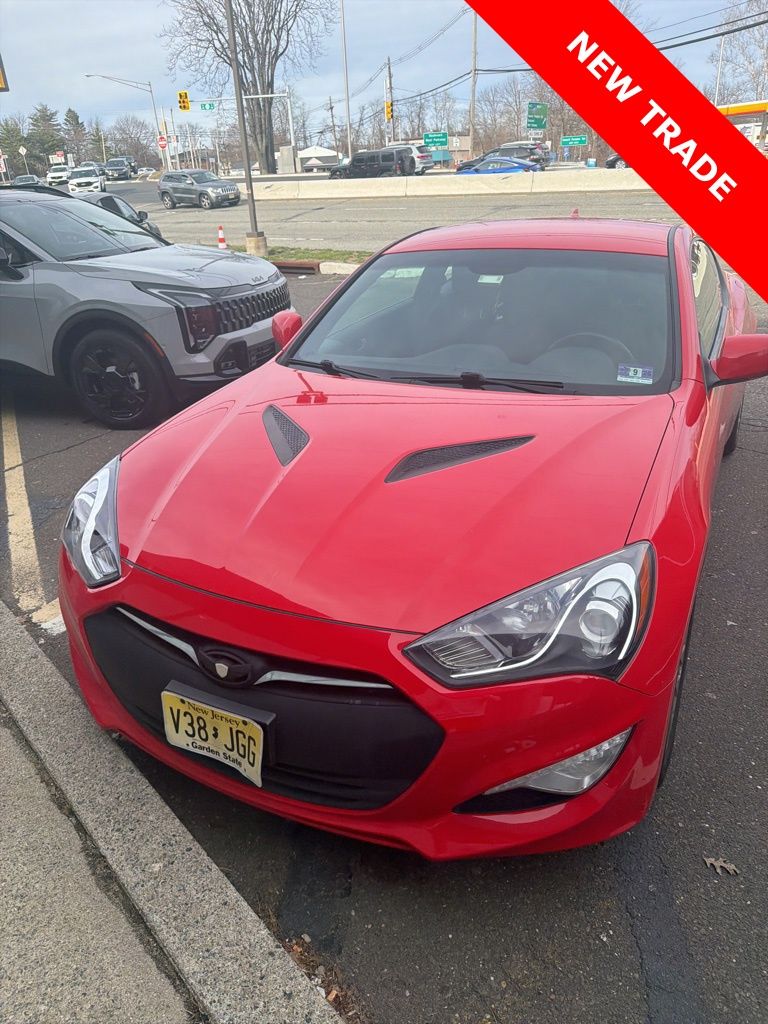 Hyundai Genesis Coupe 2.0T RWD