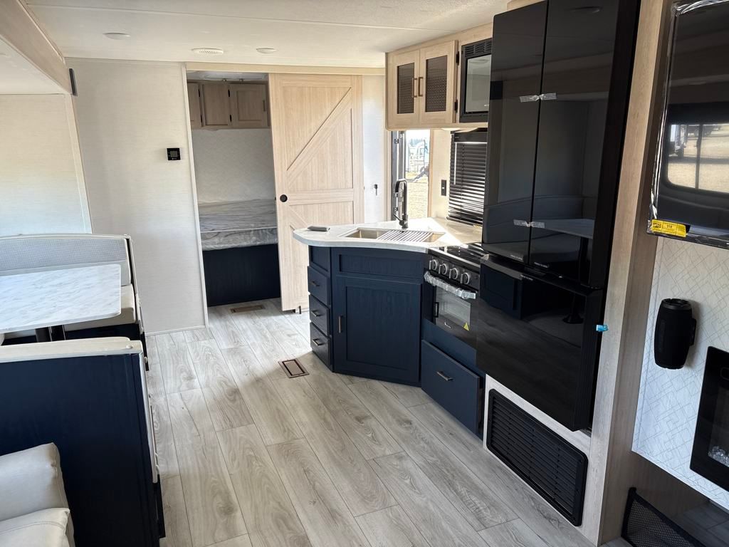 2025 Prime Time Avenger 27 RBS Travel Trailer