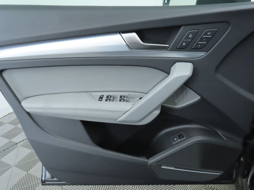 Thumbnail: 2025 Audi Q5 - 26