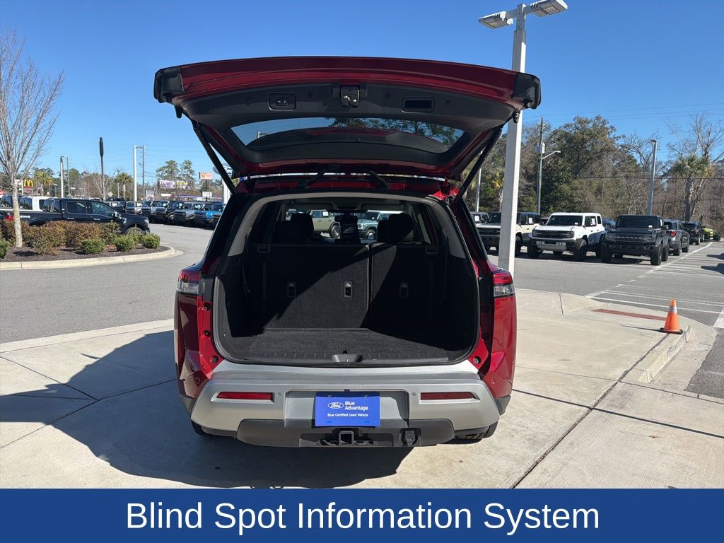 2022 Nissan Pathfinder SL 2WD