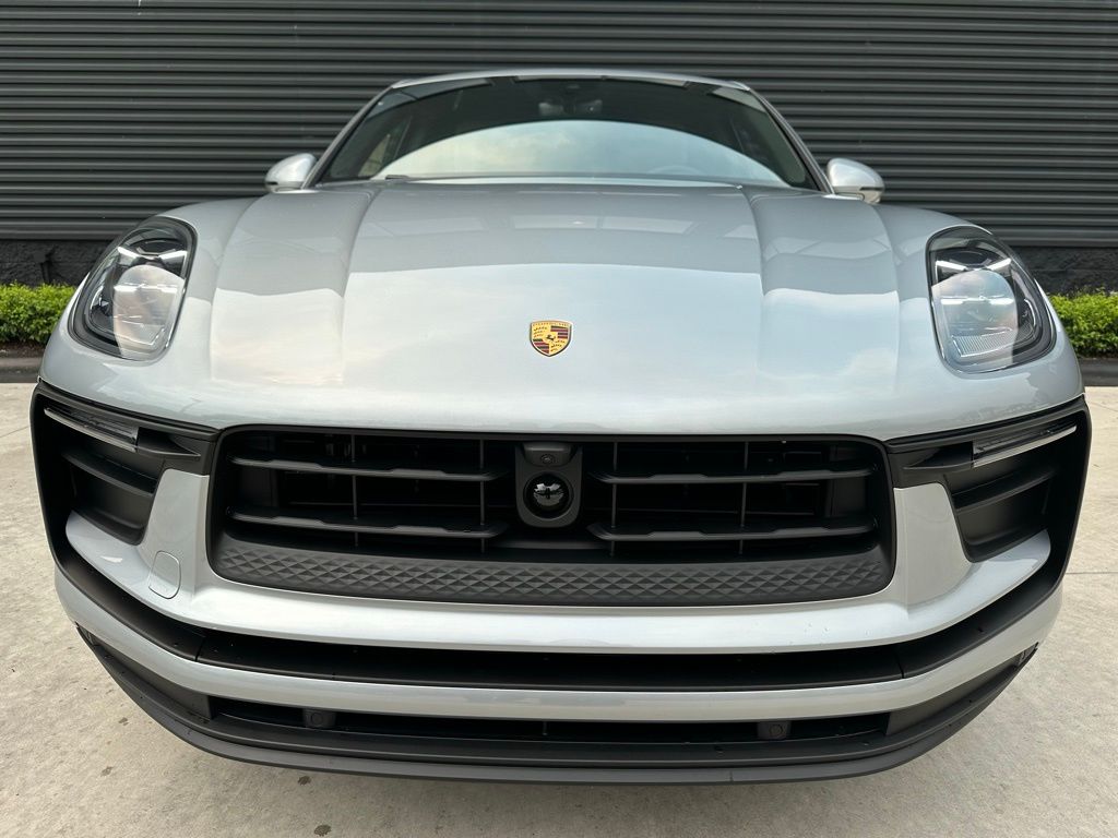 Thumbnail: 2026 Porsche Macan - 7
