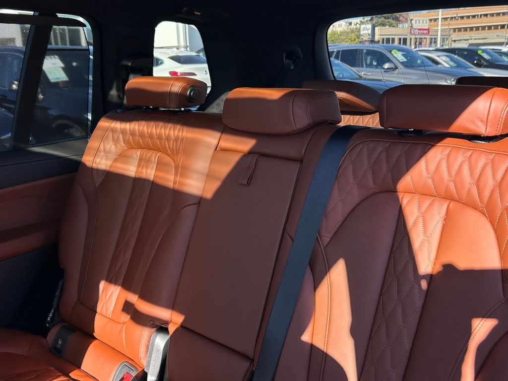 Thumbnail: 2026 BMW X7 - 32