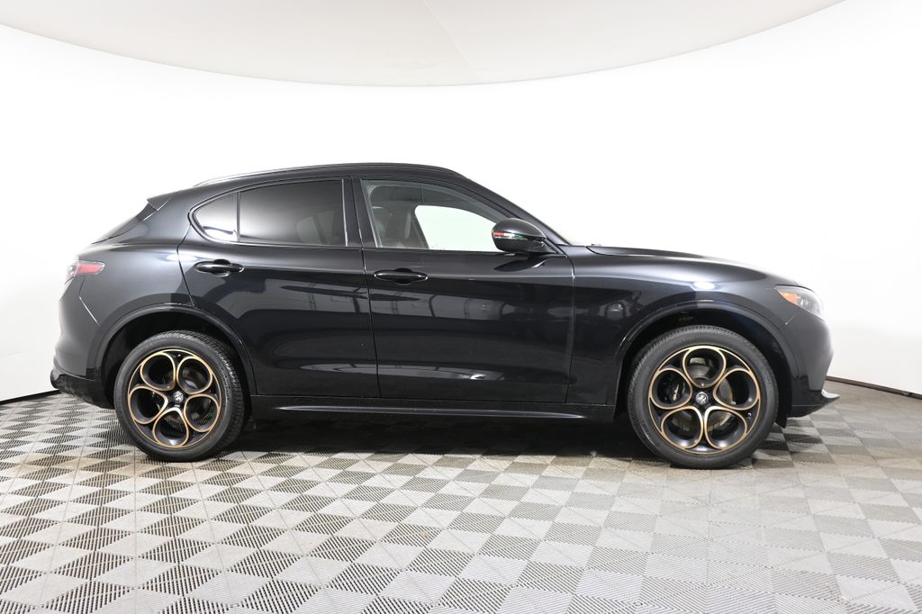 Thumbnail: 2025 Alfa Romeo Stelvio - 8