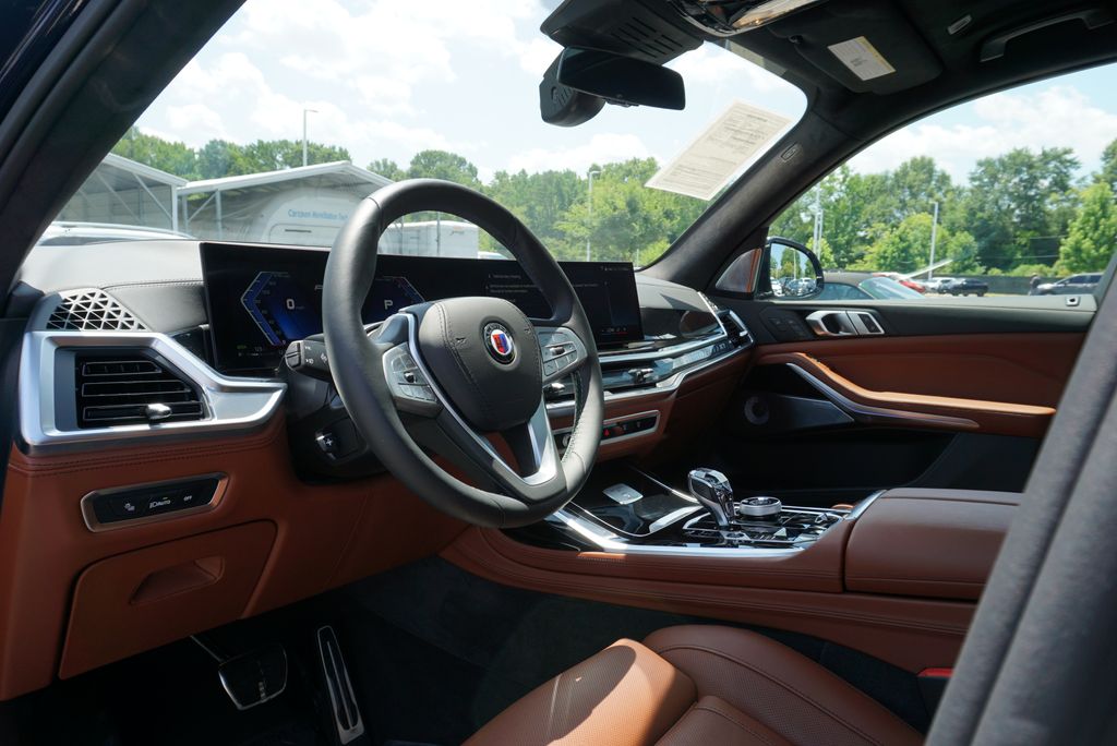 Thumbnail: 2026 BMW X7 - 10
