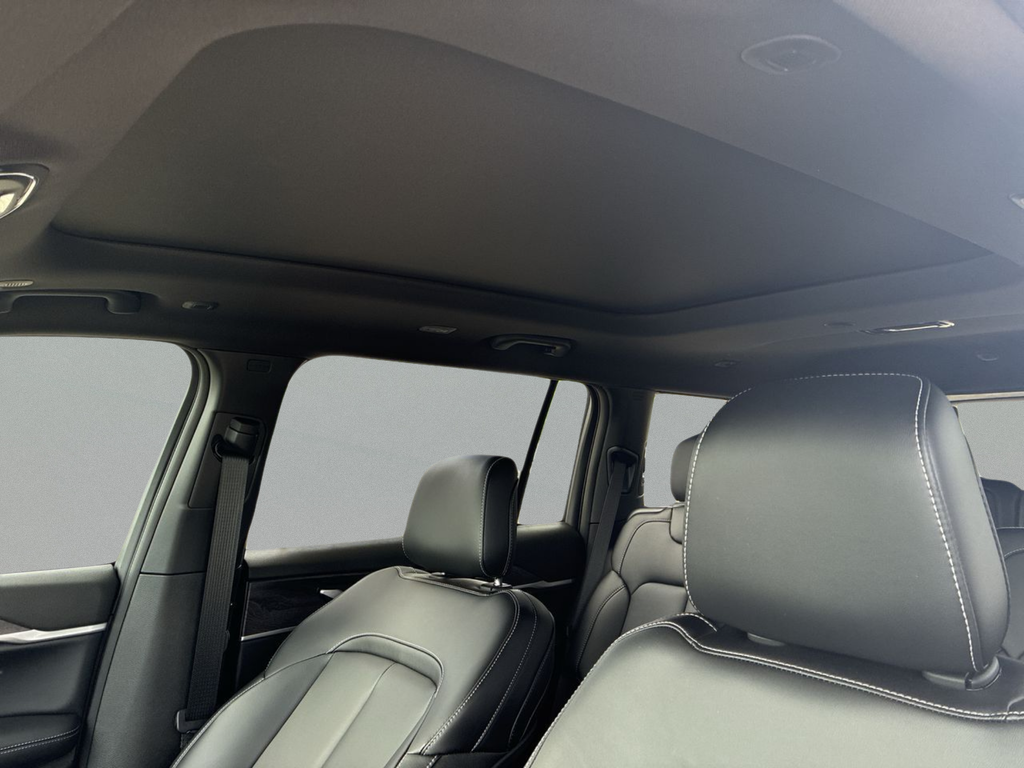 New 2025 White Jeep Limited image 27